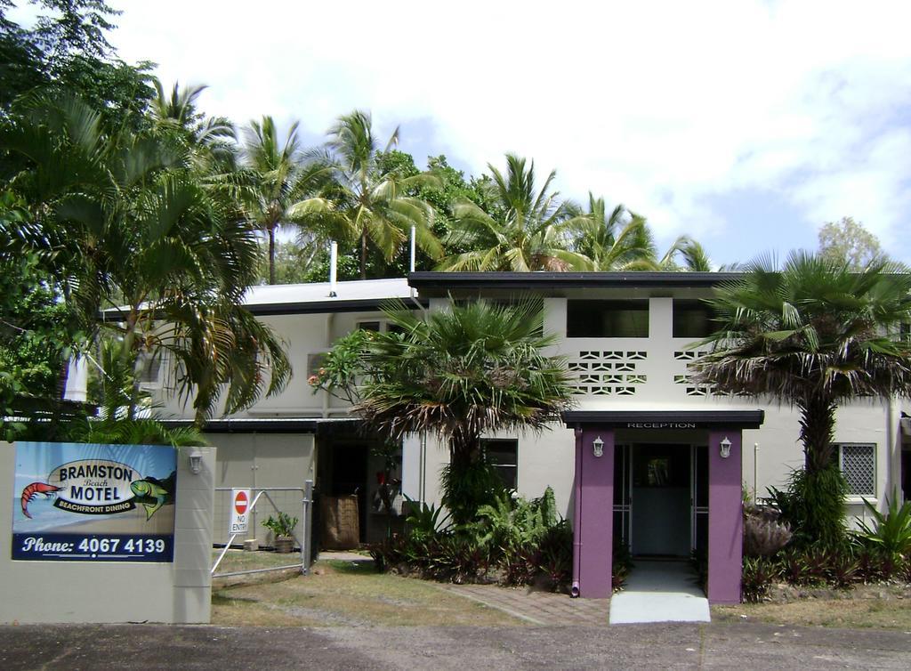 Bramston Beach Motel Exterior photo